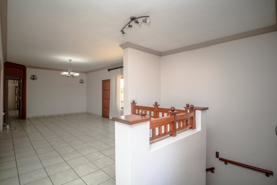 5 Bedroom Property for Sale in Birdwood Estate North West
